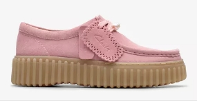 Clarks: &Tau;&alpha; &pi;&alpha;&pi;&omicron;ύ&tau;&sigma;&iota;&alpha; &pi;&omicron;&upsilon; &sigma;&epsilon; &pi;ά&nu;&epsilon;... &pi;&alpha;&nu;&tau;&omicron;ύ!